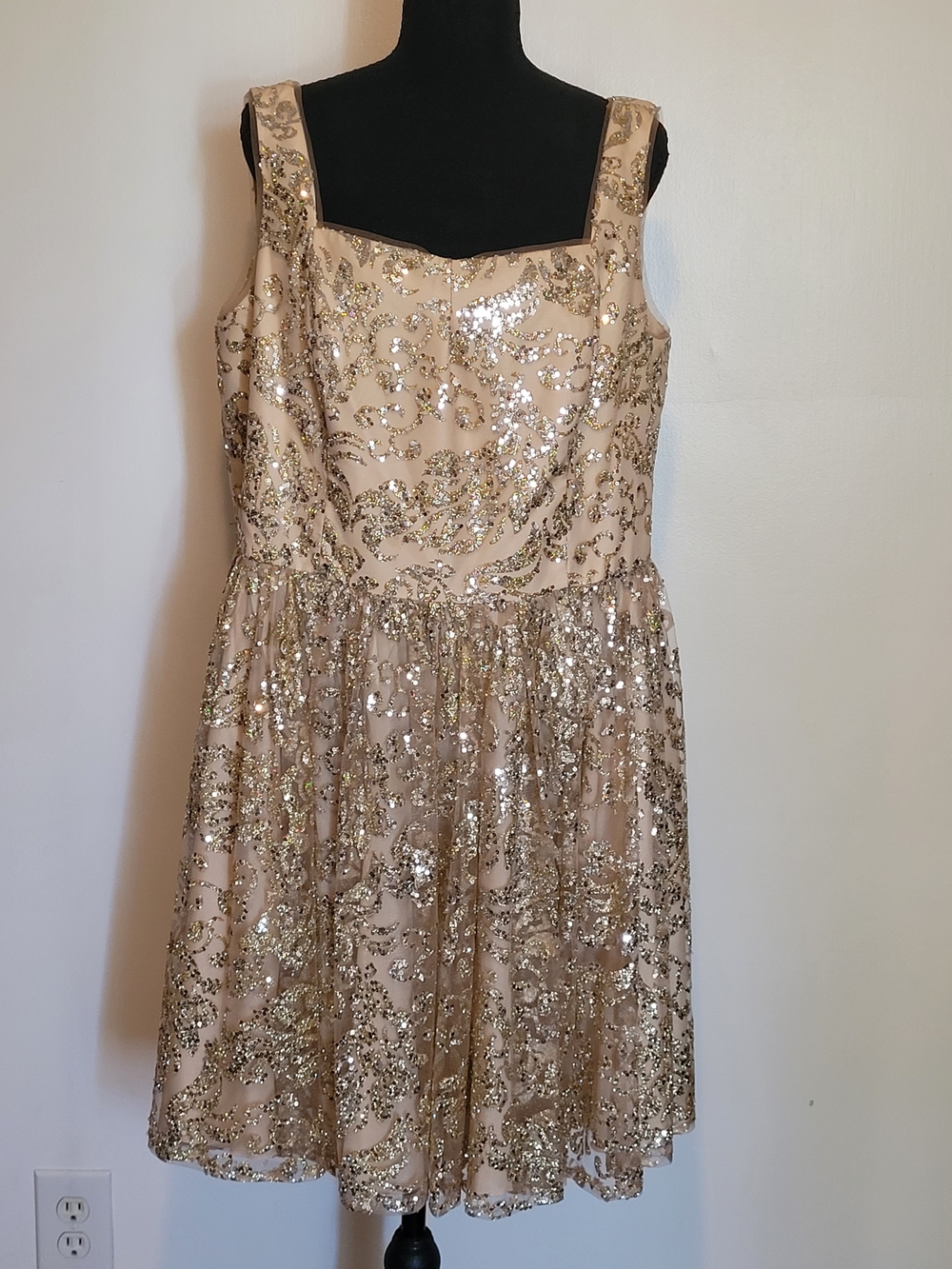 Davids Bridal Sequin-Embellished Cream Prom/Homecoming Dress with Square Neck